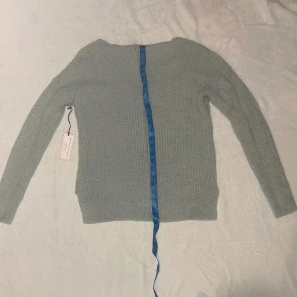 Cupcakes and Cashmere Sweater - Picture 8 of 11